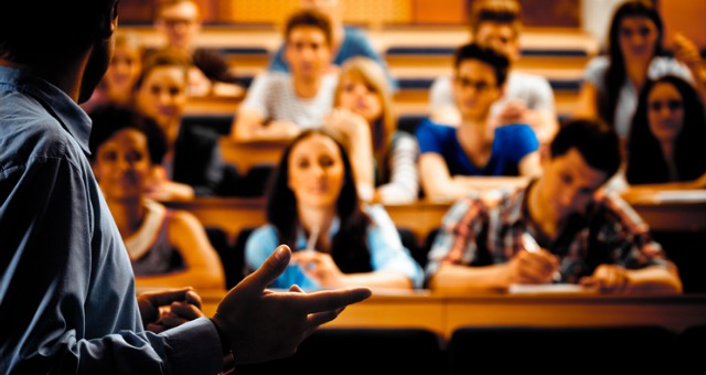 Studentë në një leksion
